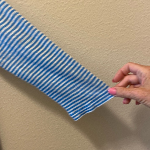 Sea Of Crete 3/4-Sleeve High-Low Linen Top in blue and white - Picture 4 of 5